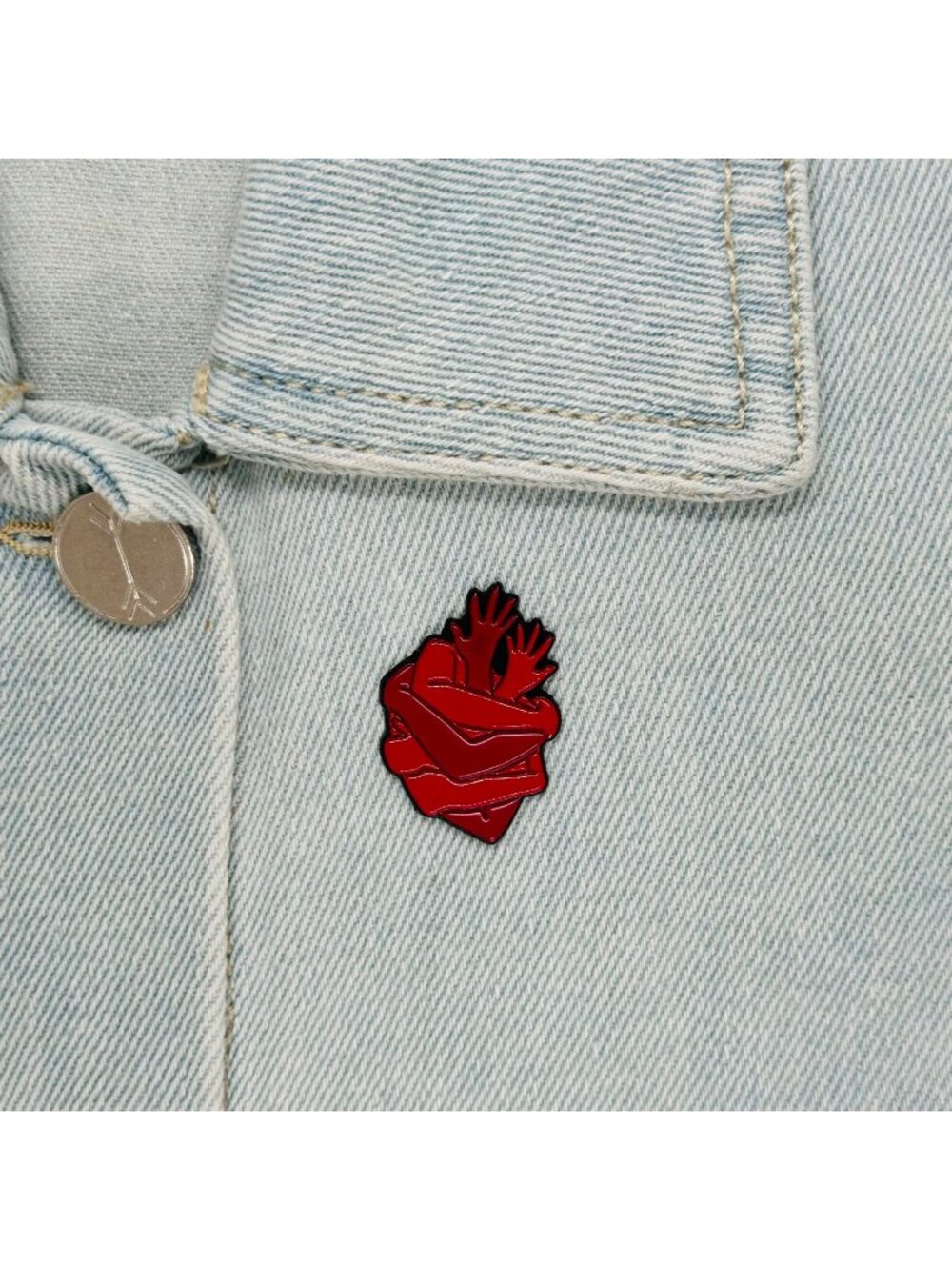 ☀️Red Enamel Pin Arms Hugging Heart Shape Lapel Pin Heart & Hands Red New
